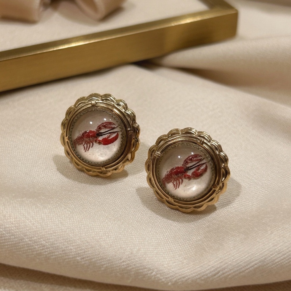 Vintage Lobster Cameo Clip On Earrings Gold Tone Glass Dome Novelty Seafood